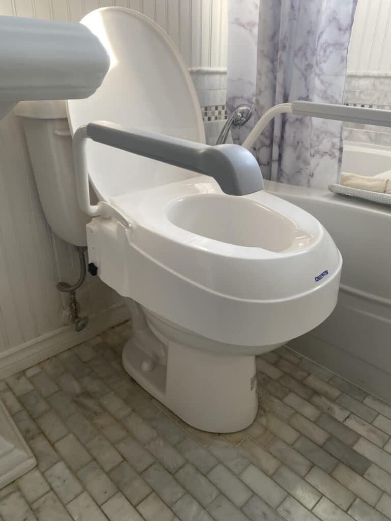 A new toilet with arm supports